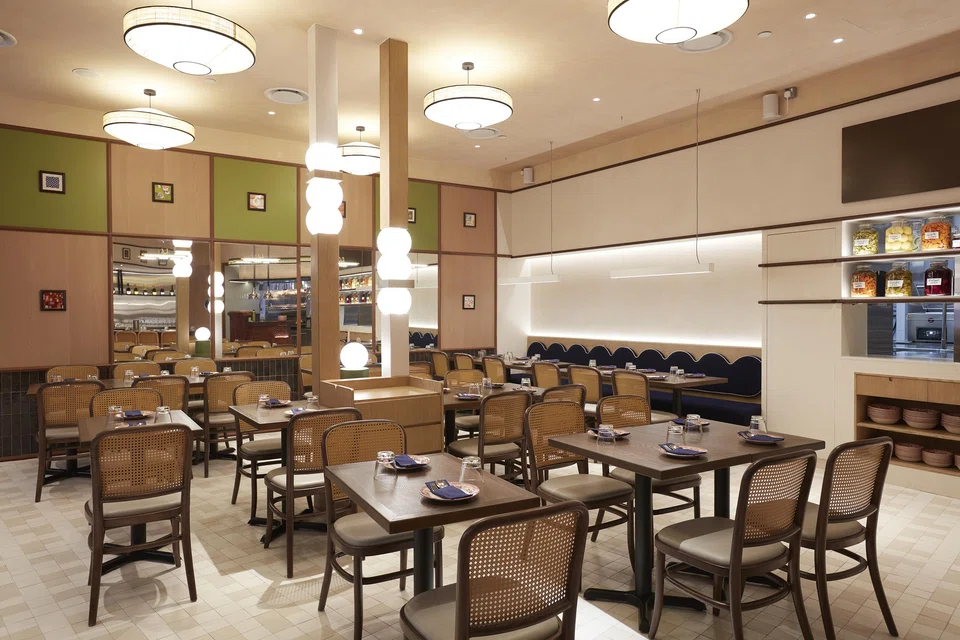 The Plump Frenchman's casual surroundings.