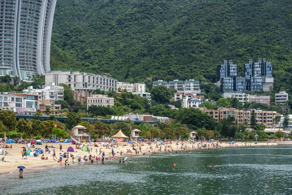 Repulse Bay is now a well-off area of mostly high- and low-rise apartment blocks built on slopes above one of the city’s most popular beaches, and is just a 20-minute drive from the financial district.