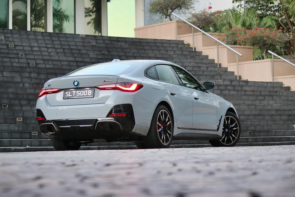 There’s even a bit of electronic noise to accompany the BMW i4 M50's ballistic acceleration, rising in intensity as you gather speed.