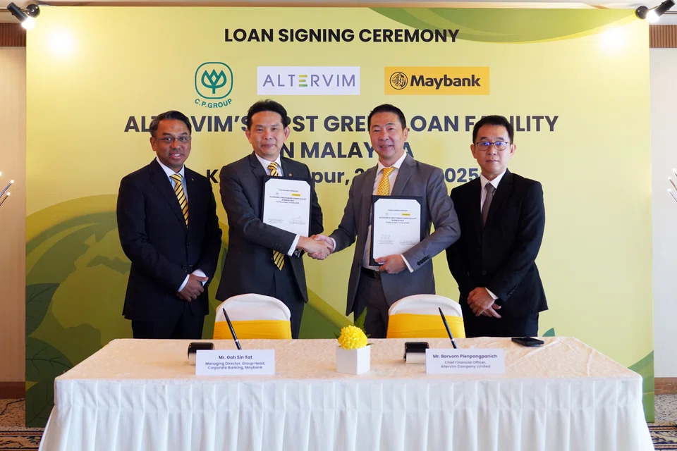 Maybank and Altervim signed a green financing agreement on Jun 23 in Kuala Lumpur. From left: Maybank global banking deputy group CEO Md Farid Kairi; Maybank corporate banking managing director Goh Sin Tat; Altervim chief financial officer Borvorn Pienpongpanich; Charoen Pokphand Malaysia CFO Teerapong Rojthip.