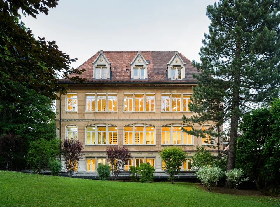 The Girard-Perregaux team designs, develops and produces every essential component for the timepieces it crafts at its Manufacture in La-Chaux-de-Fonds.