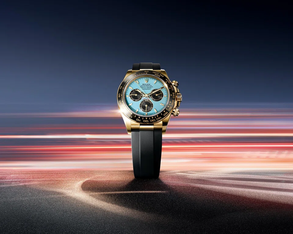 The Cosmograph Daytona’s 40 mm case is crafted in 18-carat yellow gold and crowned with a black Cerachrom bezel.