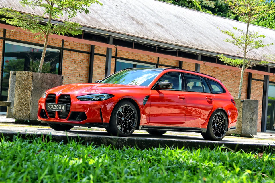 This is the first wagon version of the M3 from BMW, and the result is a rocket with a huge payload.