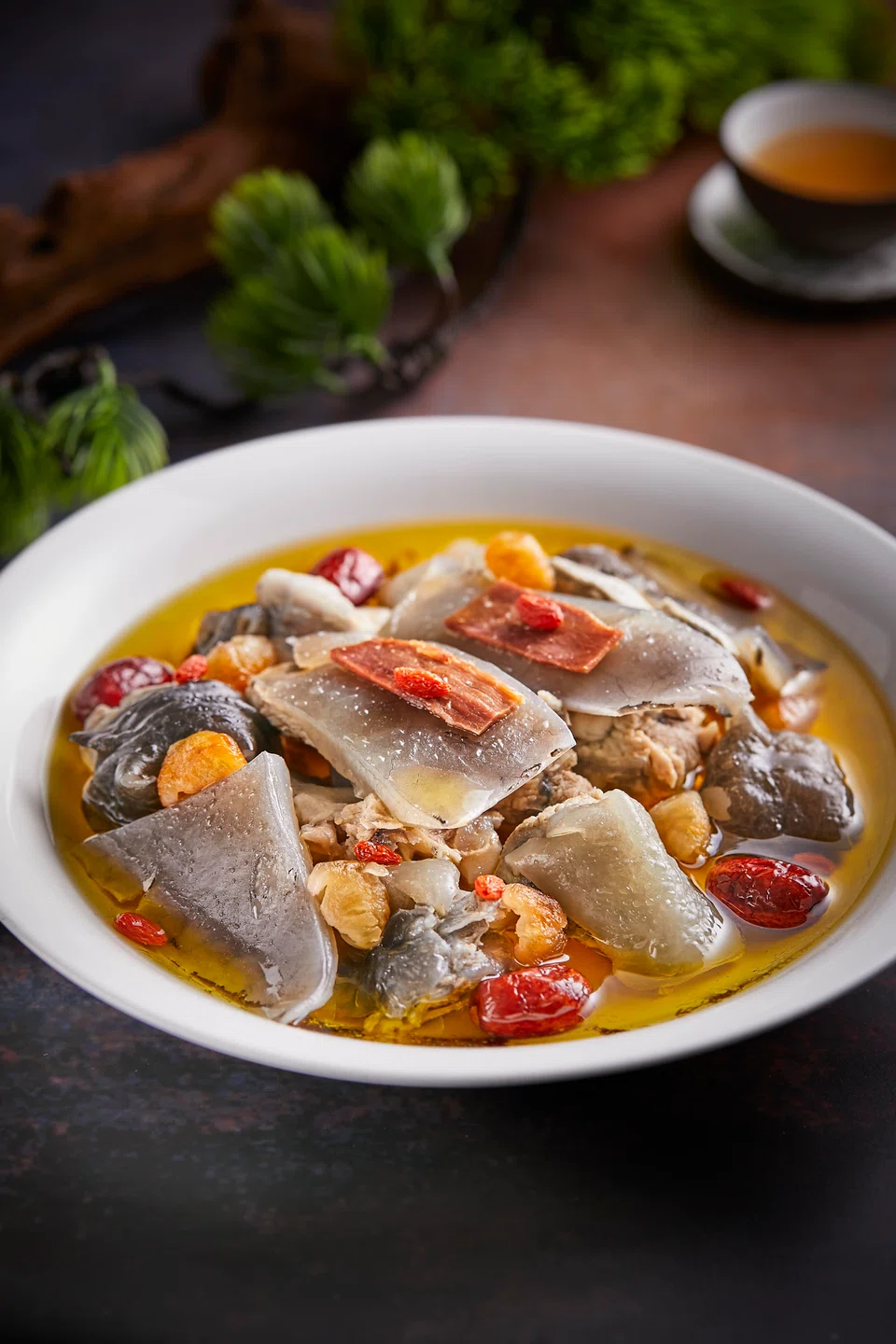 Turtle steamed in chicken oil.