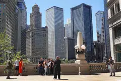 The listing has languished on the Chicago market, where the top end of the luxury market sits considerably lower than in cities such as New York and Miami. 