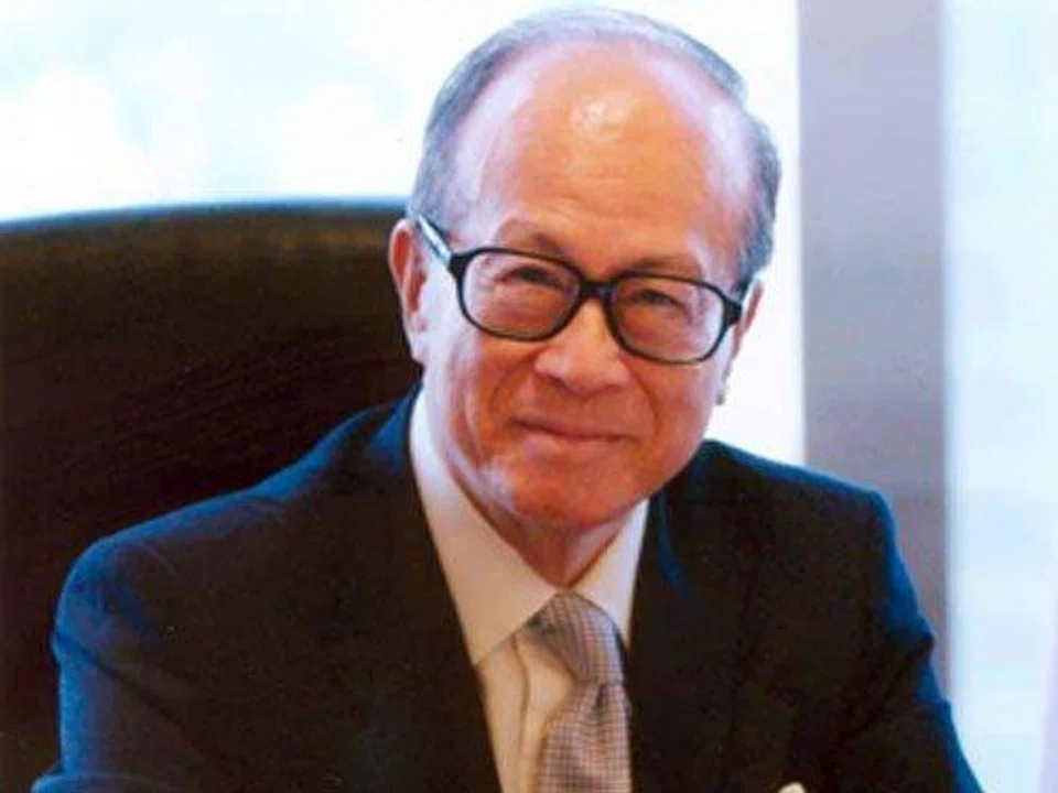  Tycoon Li Ka-shing's  flagship firms, which has interests in real estate, retailing and utilities around the globe, also reported a dip in earnings during August, reflecting the rise of trade and geopolitical tensions.