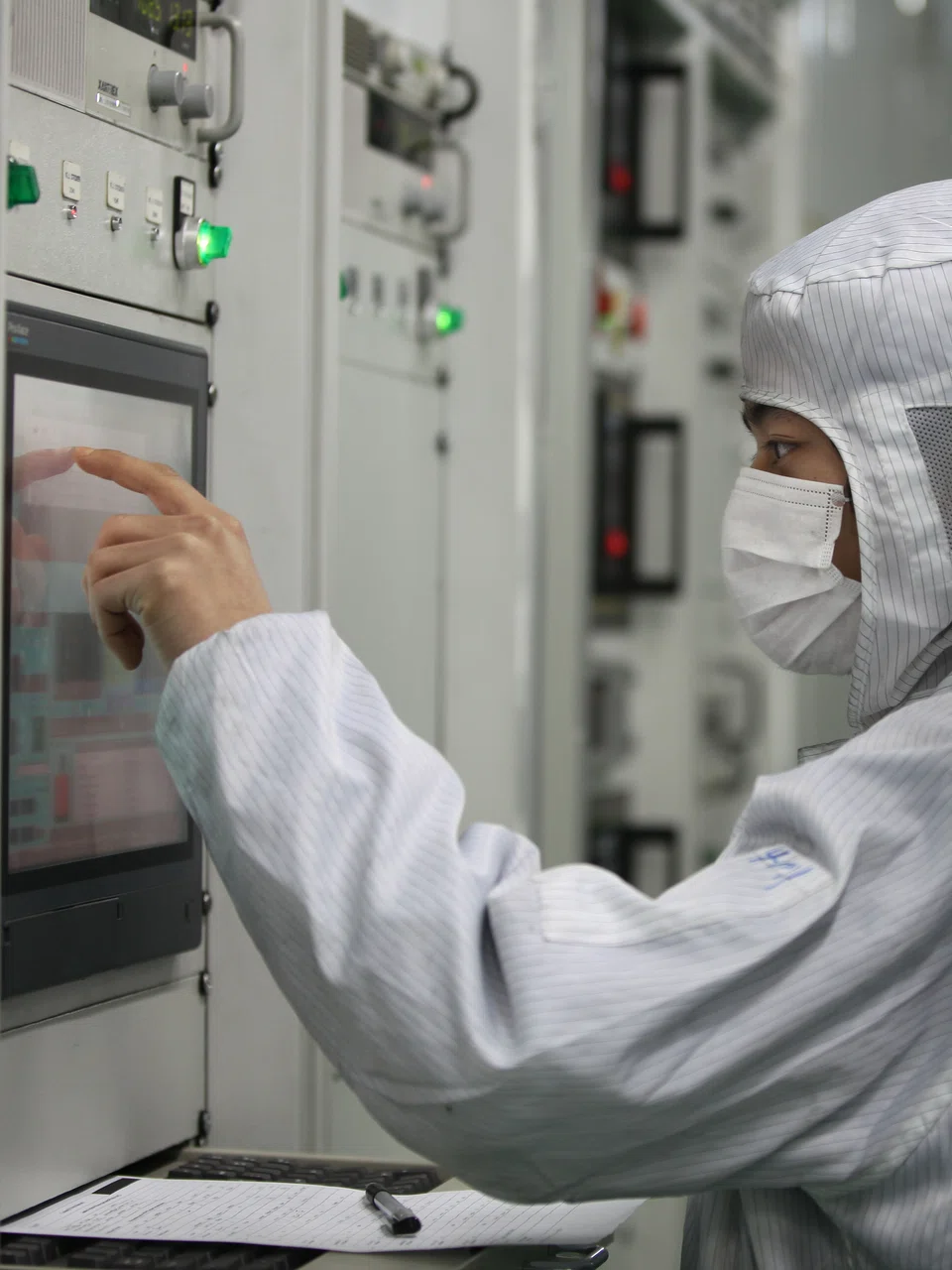 Nanofilm says it remains focused on achieving its targeted S$500 million revenue and S$100 million in net profit by 2025.