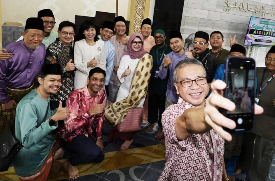Minister Edwin Tong taking a wefie with (back row; third, fourth and fifth from left) DPM Heng Swee Keat, MP Jessica Tan and Minister Maliki Osman, Senior Minister of State for National Development Tan Kiat How (in orange) as well as (front row; second and third from left) Dinesh Vasu Dash,  Hazlina Abdul Halim and congregation members, at Al-Ansar Mosque on March 31.