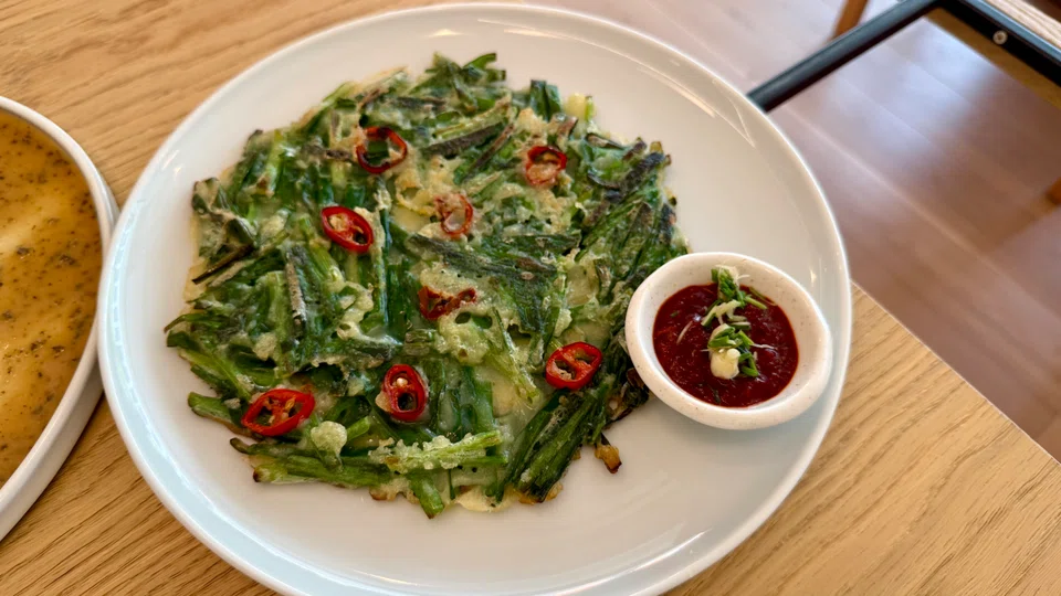 Seoul & So餐厅活泼明亮的室内装潢。