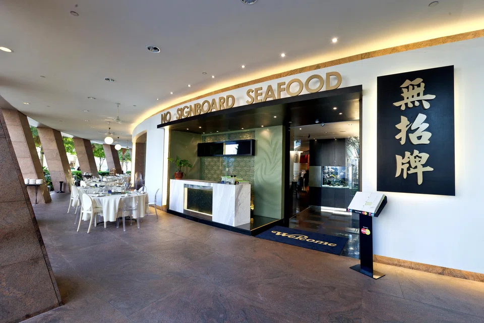 Lim Yong Sim made multiple trades to cushion the impact to No Signboard's share price at different instances before and after the company posted losses.