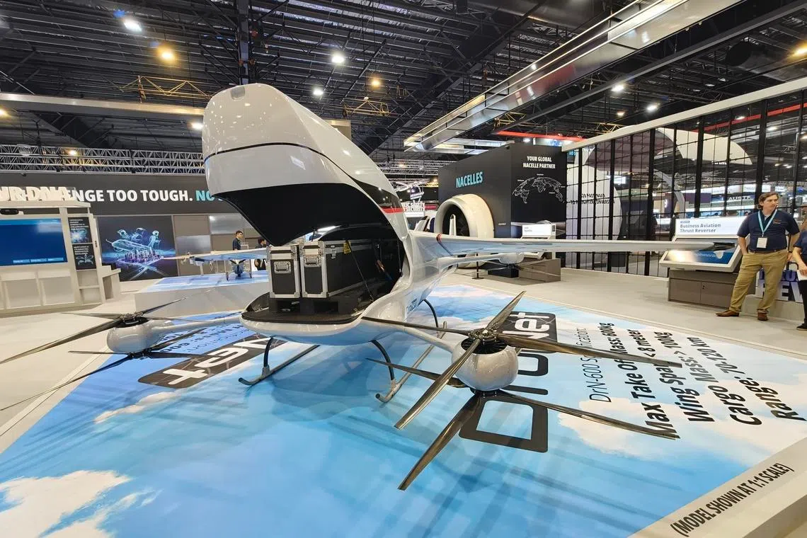 The DrN-600 is powered by lithium polymer batteries and has a range of 70 to 100 km.