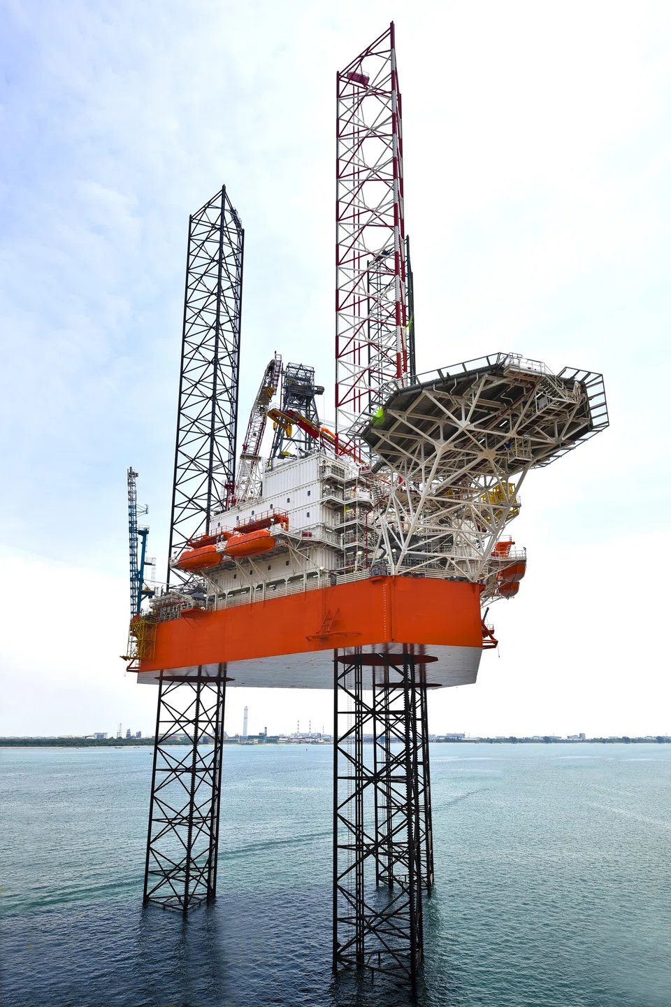 Keppel O&M, a unit under Keppel Corporation, is currently working towards a merger with Sembcorp Marine (Sembmarine) after shareholders approved the proposed merger through an extraordinary general meeting last December. 