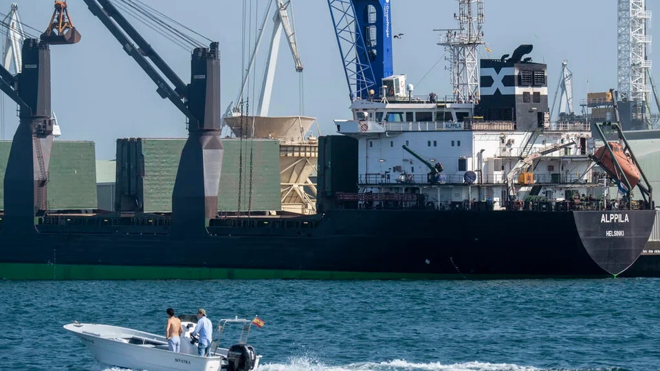 US Agriculture Secretary Tom Vilsack called on Russia Thursday to rapidly open Ukraine's ports to permit the export of millions of tonnes of stockpiled grain. 