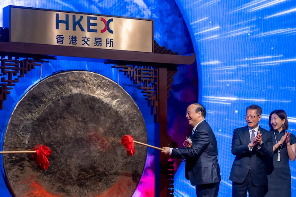 Robin Zeng (third from right), founder and chairman of Chinese battery giant Contemporary Amperex Technology, at the company's listing ceremony on May 20. 