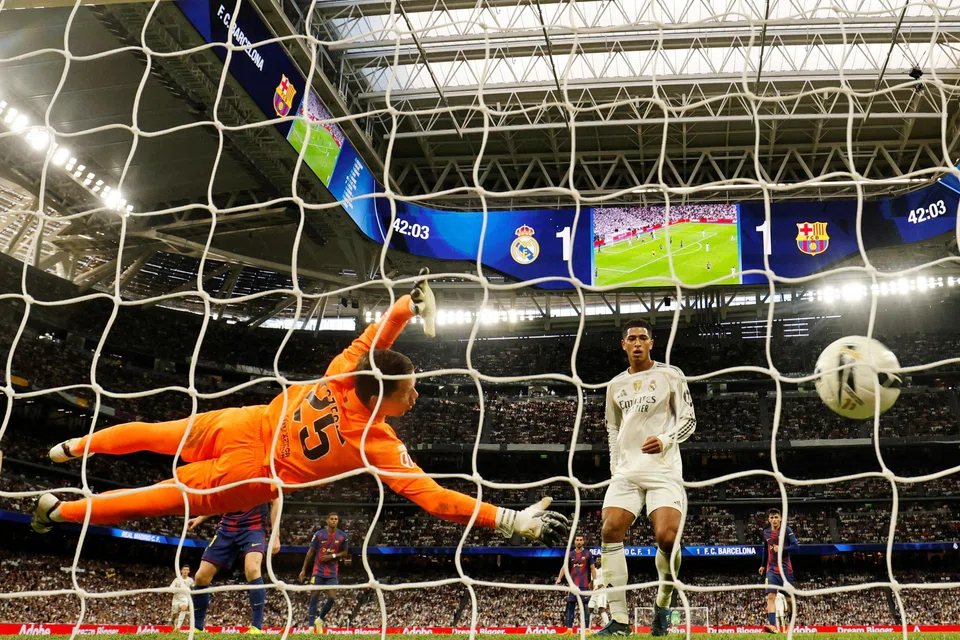 Real Madrid's Jude Bellingham scores the winning goal against Barcelona at the Santiago Bernabeu, Madrid, Spain, Oct 26, 2025.