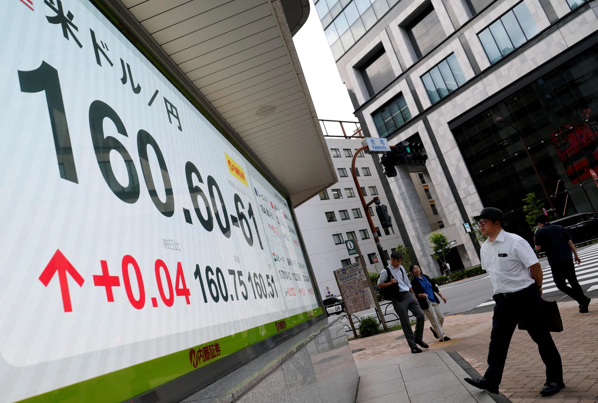 Yen surrenders nearly half its gains from US-Japan intervention; traders speculate on fresh action
