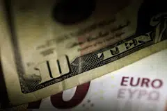 The euro hit a new 1½-month low at US$1.1607, and was last down 0.38 per cent at US$1.1613.