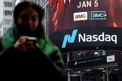 The Nasdaq 100 Index stands at a crossroads. Its technical foundation remains solid, a strong bullish run for weeks, supported by the 20-day SMA. Yet the quadruple-top resistance at 22,000-22,222, fortified by bearish momentum divergence, deserves concern.