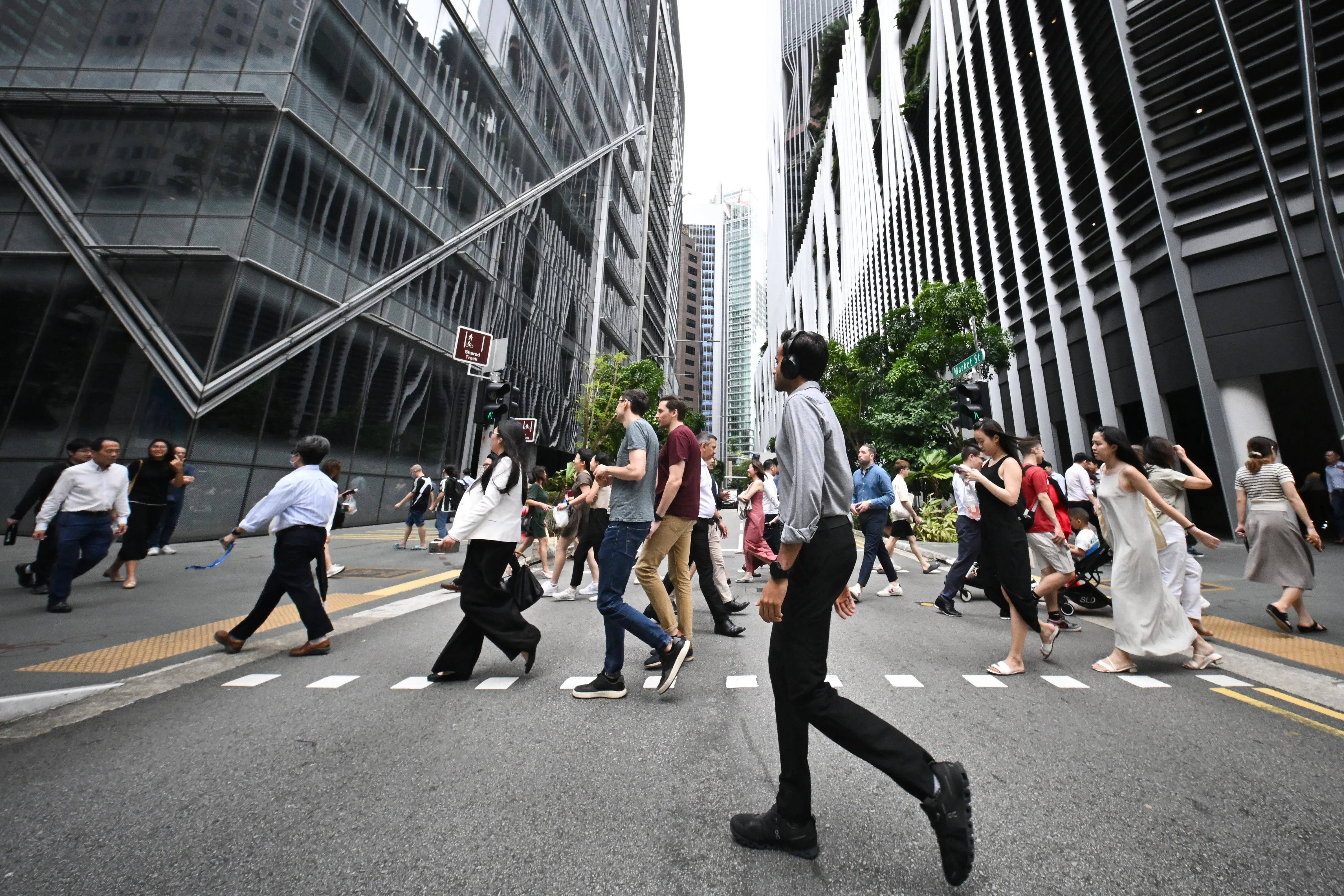 Total employment, excluding migrant domestic workers, rises by 10,400 in Q2, improving from Q1’s muted 2,300 increase.
