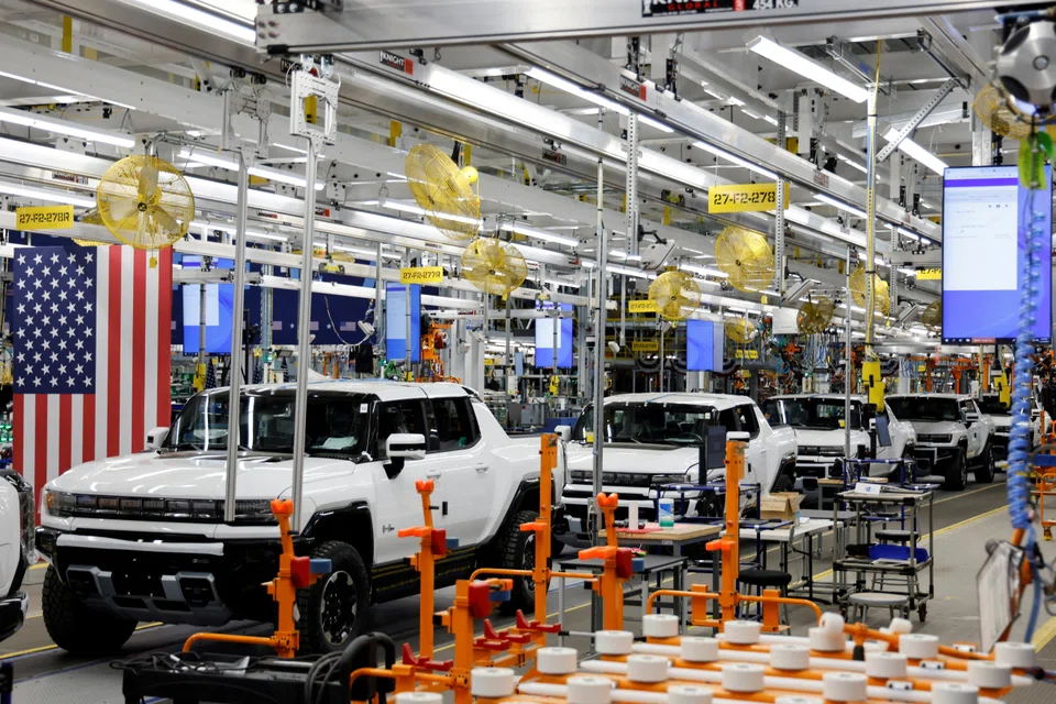 S&P Global says its flash US Composite Purchasing Managers Index tracking both the manufacturing and service sectors rises to 51.0 in October.