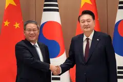 South Korean President Yoon Suk-yeol (right) told Chinese Premier Li Qiang that the two countries should work together not only to promote shared interests based on mutual respect, but also on regional and global issues to tackle common challenges, citing the Ukraine war, the Israel-Hamas conflict and global economic uncertainties.