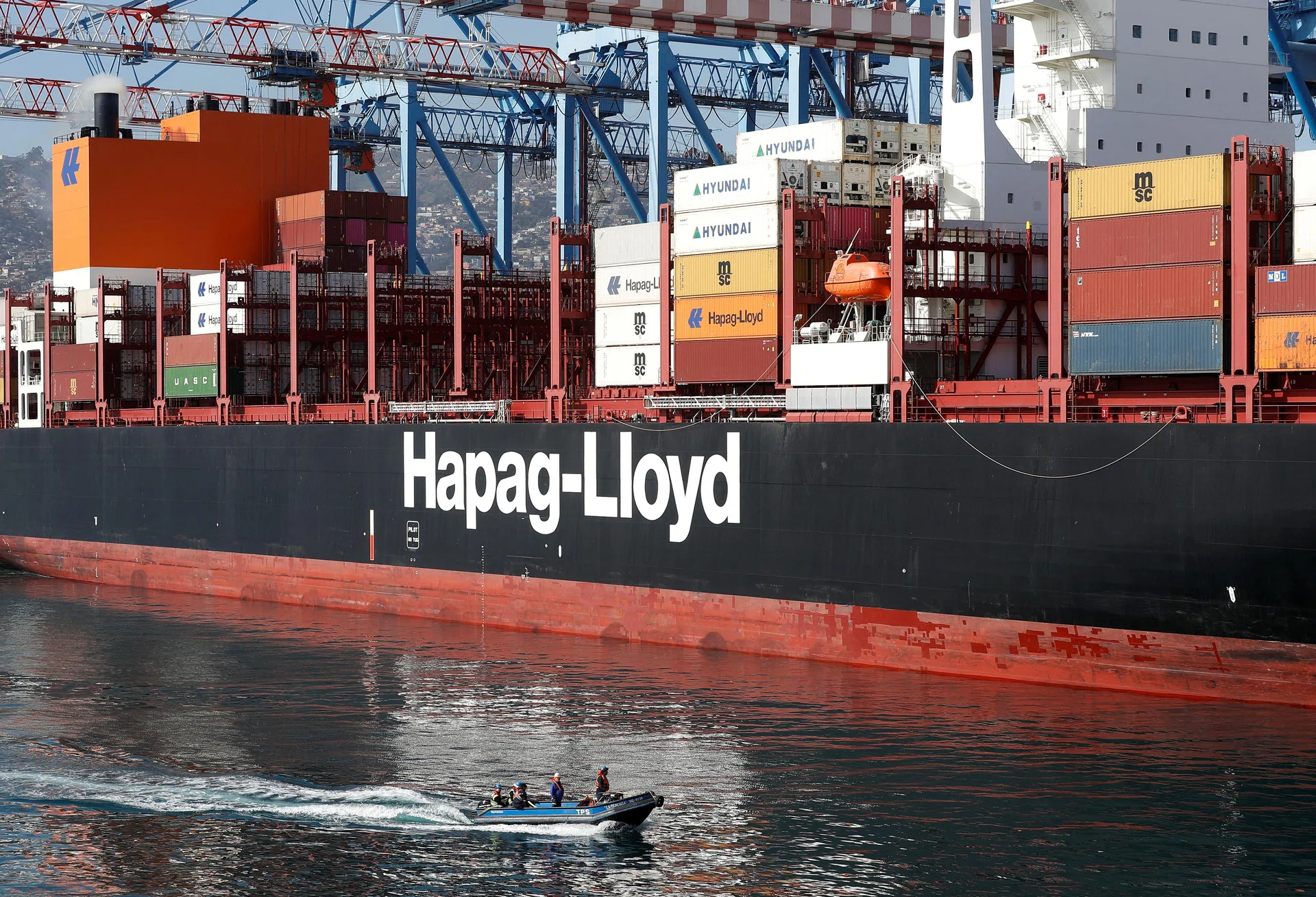 Hapag-Lloyd’s nine-month profit drops 50% as shipping market volatility persists