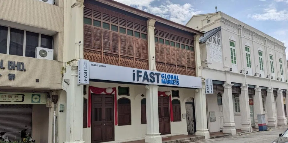CGS International maintains its S$9.10 price target on iFast, while DBS Group Research raises its price target to S$9.57 from S$8.33 previously. 