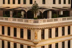 The deal for the roughly 12,500-square-foot unit works out to more than US$10,000 a square foot.