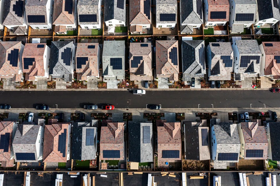 Cheaper mortgages and softening prices may coax more house-hunters off the fence during the prime spring selling season in the US.