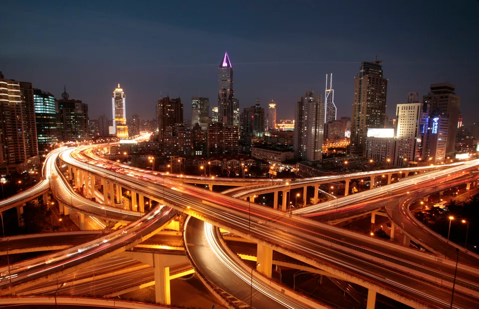 Traffic flow at highway overpass in downtown Shanghai, China on Tuesday, Jan. 26, 2010

Photographer: Kevin Lee/Bloomberg News