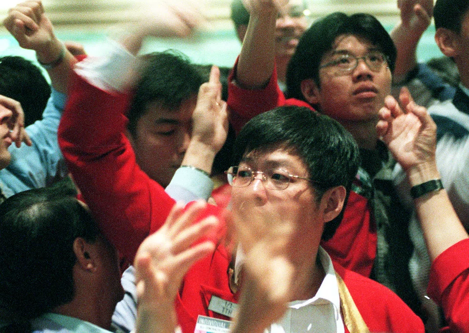 The locals – traders who used their own capital to buy and sell derivatives, often at high frequency – would respond with their best bids, yelling or flashing hand signals until a price was agreed.