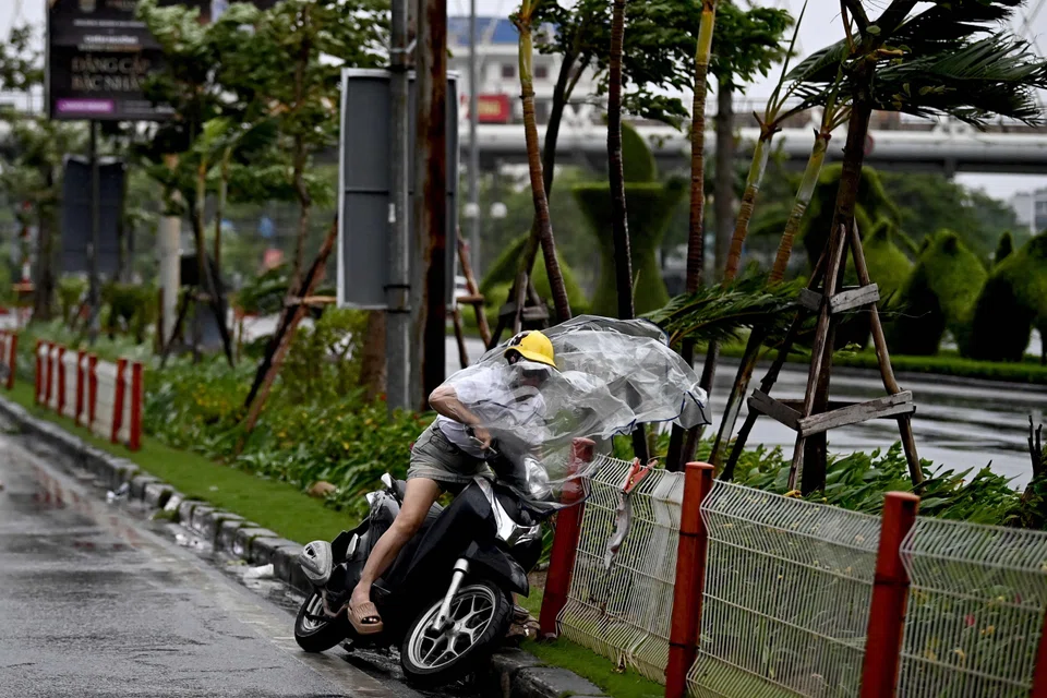 Strong wind from Typhoon Yagi in Hai Phong city on Sep 7. As at 0100 GMT on Saturday, Yagi was spinning towards northern Vietnam over the Gulf of Tonkin.
