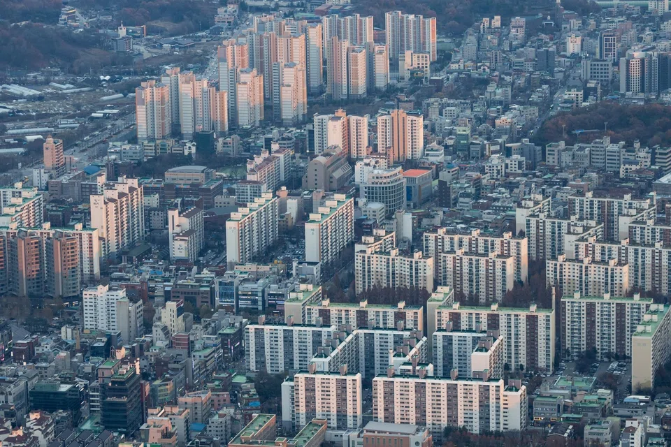 The housing rally, particularly in the Greater Seoul area, has kept policymakers focused on the risks of a deepening concentration of activity in the capital region. 