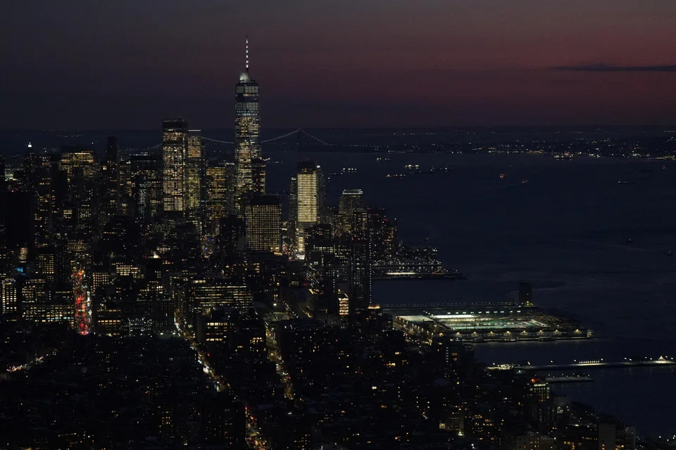 Last year, foreigners poured around US$1.6 trillion into US financial assets, including nearly US$700 billion into stocks – both new records and significantly higher than the levels of recent years.