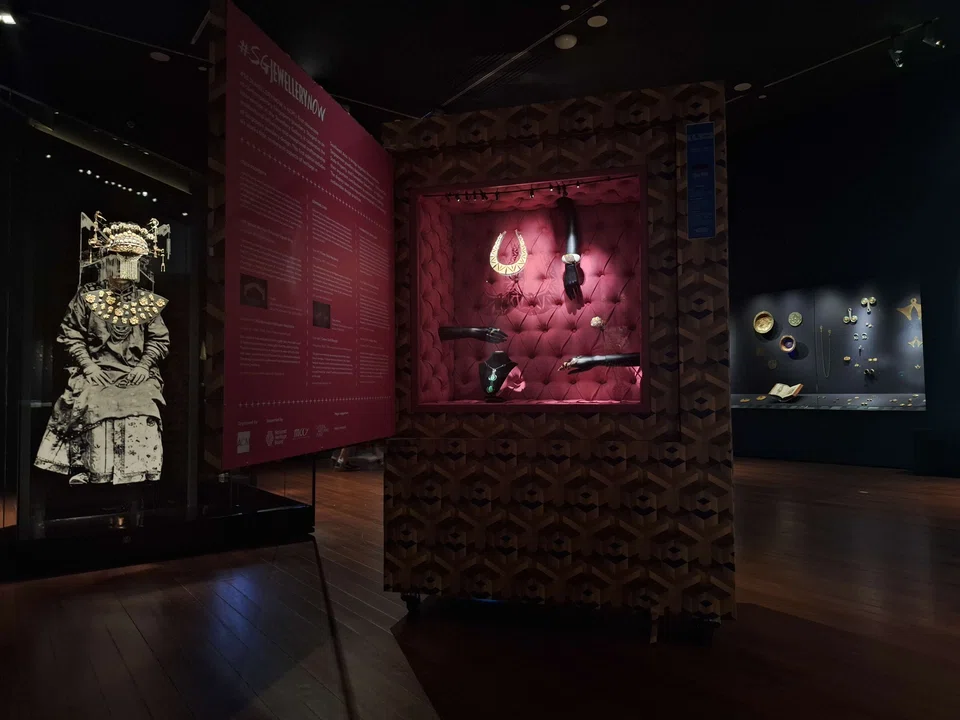 #SGJewelleryNow is staged as an intervention in the jewellery gallery of the Asian Civilisations Museum. 
