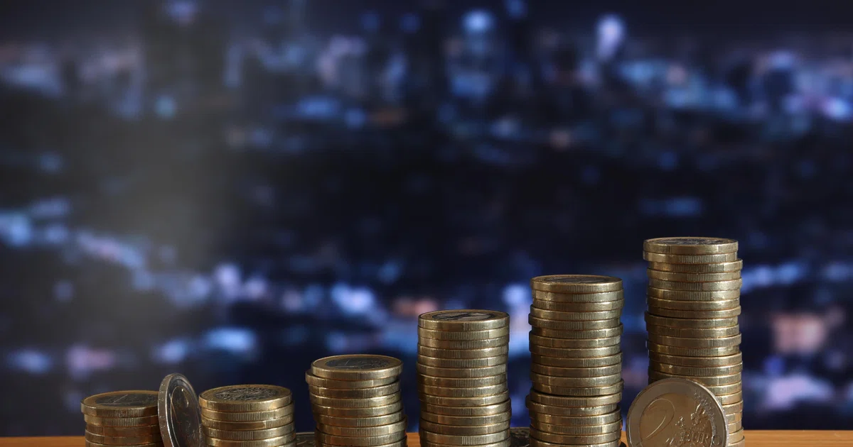 Keep calm and invest: Five ways to help you through crises - The ...