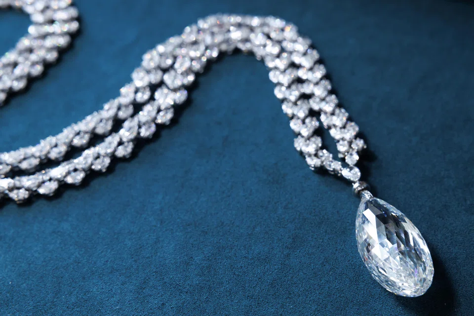 A colossal Harry Winston diamond necklace featuring the 90.36-carat “Briolette of India” diamond (originally acquired by Cartier in 1909) was estimated to sell for 9-14 million Swiss francs but went for 6.3 million Swiss francs