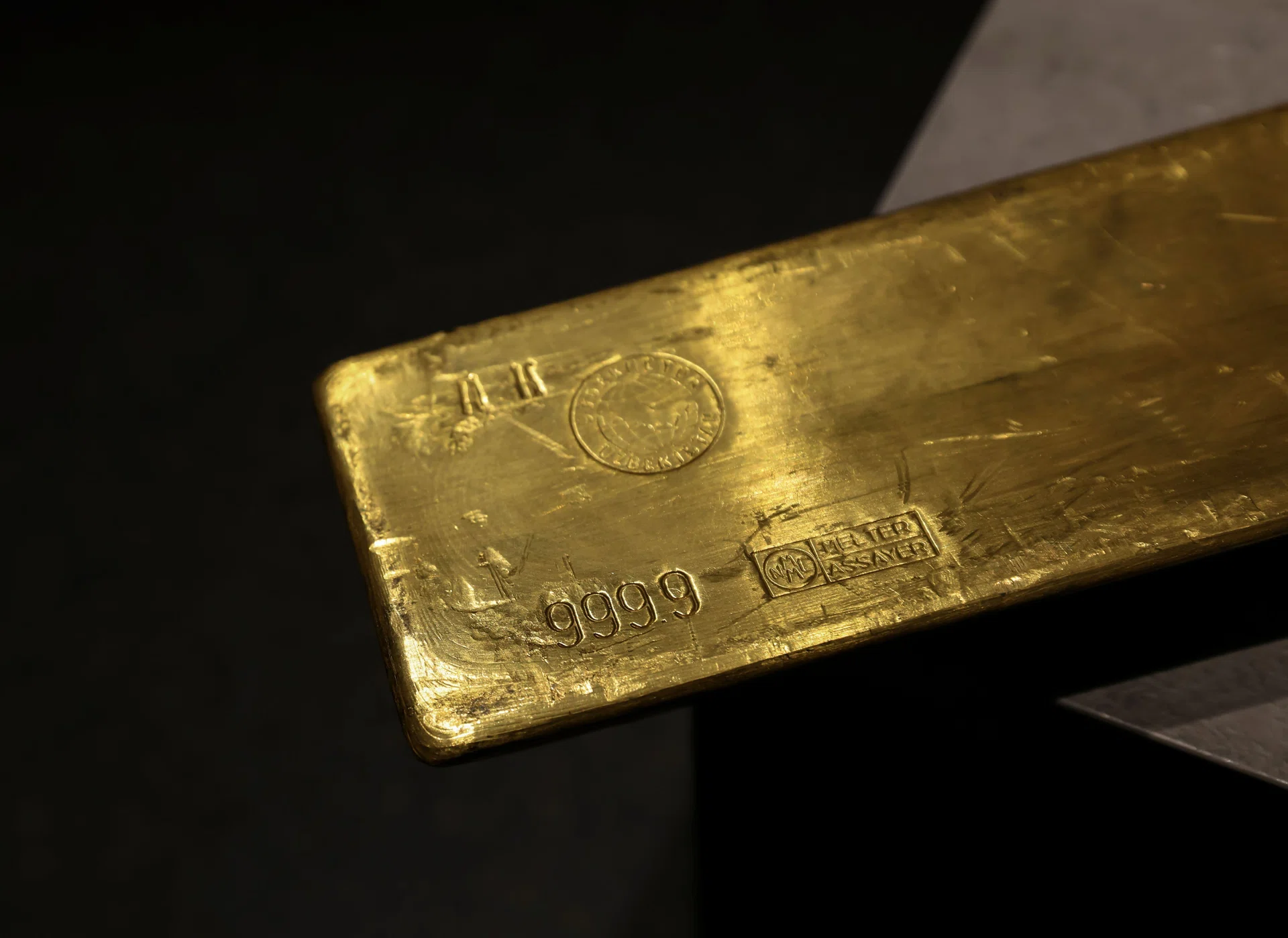 Singapore’s gold demand jumps record 42% in Q1 amid geopolitical risks, volatile prices