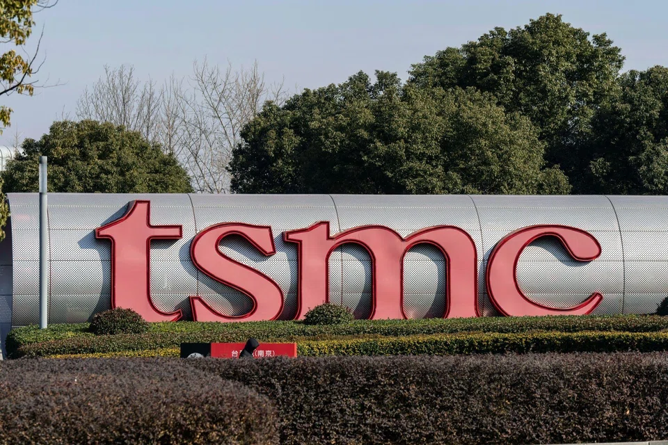 TSMC, the world’s largest contract chipmaker, offered an impressive earnings report last week, exceeding forecasts with a 35% jump in fourth-quarter profit.