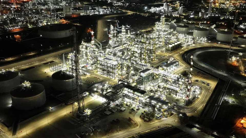 副总理 Gan 表示，新加坡将与 ExxonMobil 等行业领导者合作，加强在高附加值、低碳和绿色制造领域的能力。