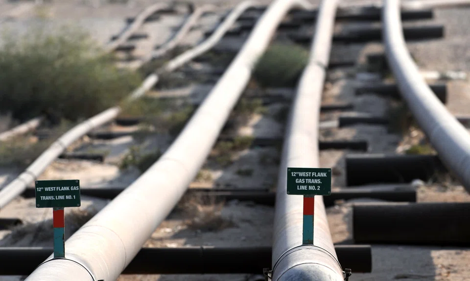The pipeline can transport as much as 350,000 barrels of oil per day and connects Saudi oil processing facilities at Abqaiq with the Bapco refinery in Bahrain.