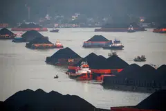 Indonesia’s total coal exports dropped sharply in the first four months of this year. Export value fell 19.7% to US$8.2 billion, while export volume decreased 5.8% to 122.8 million tonnes, compared to last year’s figures.