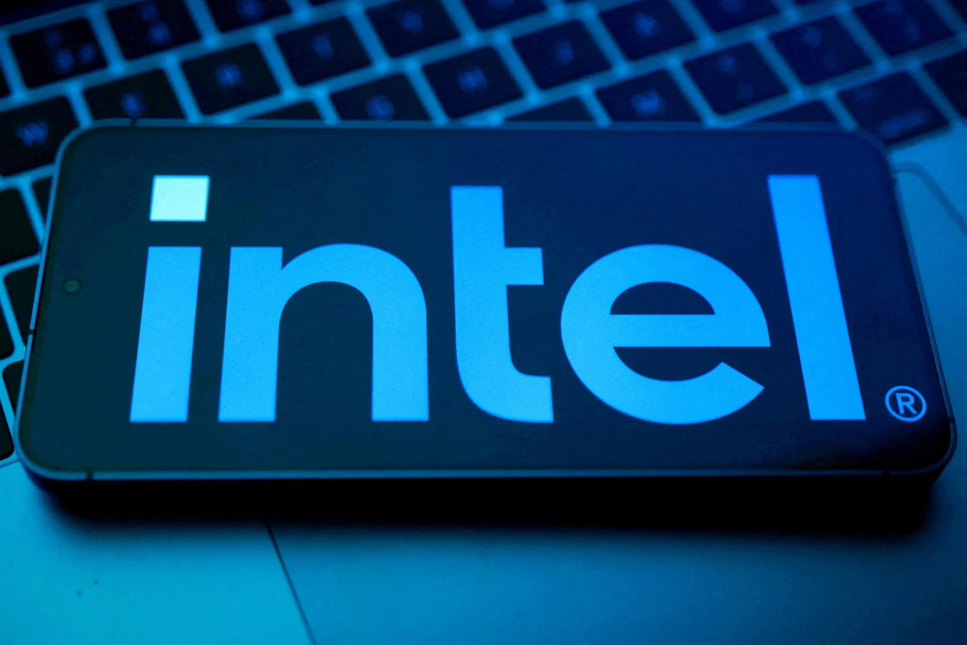 Intel extends comeback as investors bet on foundry growth
