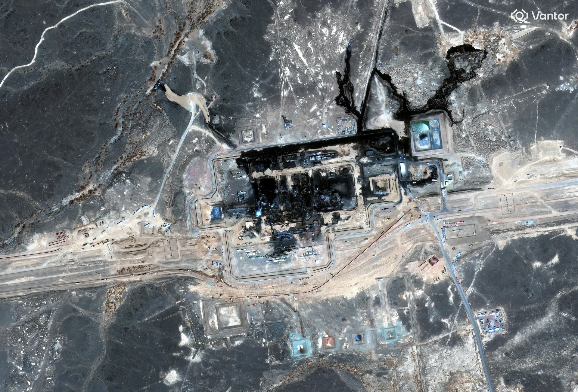 New attacks in Hormuz and Saudi test nerves as war’s spread worsens oil disruption