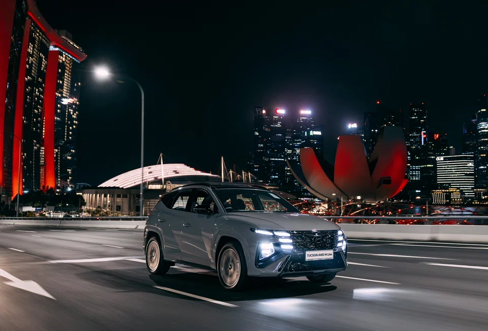 The N Line packs the same 1.6-litre turbo hybrid, all-wheel drive powertrain as the regular Tucson, and puts plenty of emphasis on making life sweet for occupants. 