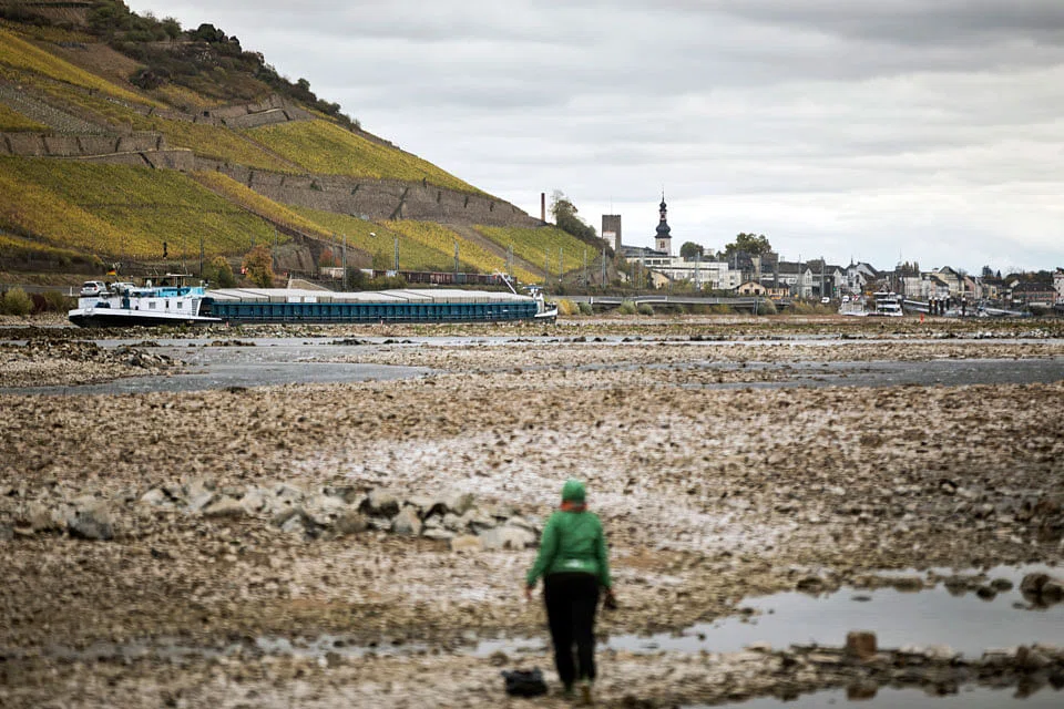 The notes will be issued at an issue price of 100 per cent their principal amount, and will bear interest at the rate of 4.2 per cent per annum.