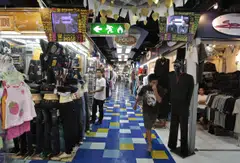 The consumer index of the University of the Thai Chamber of Commerce fell to 54.2 in May from 55.4 in the previous month, the university said in a statement.