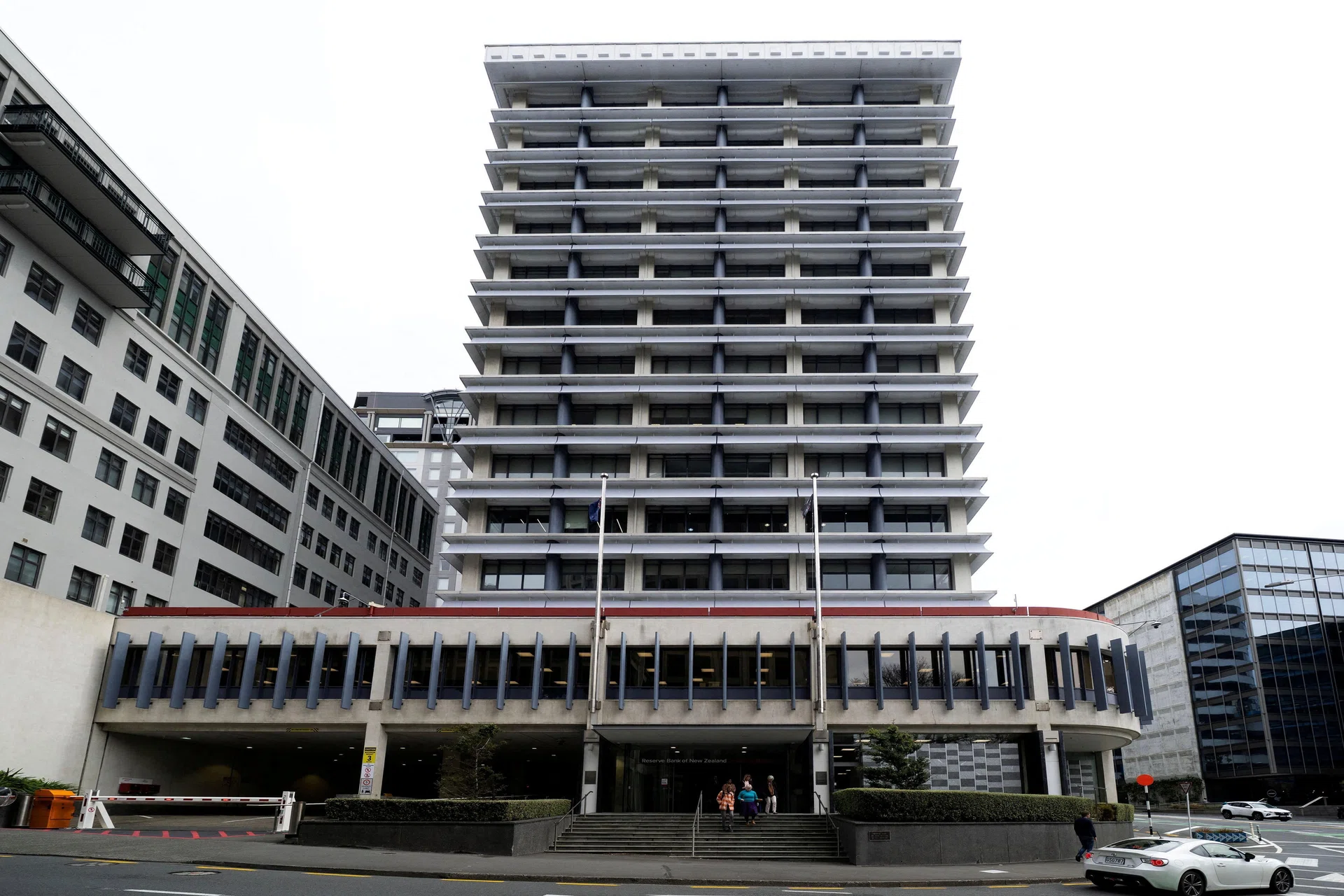 New Zealand house prices lack momentum as buyers sidelined