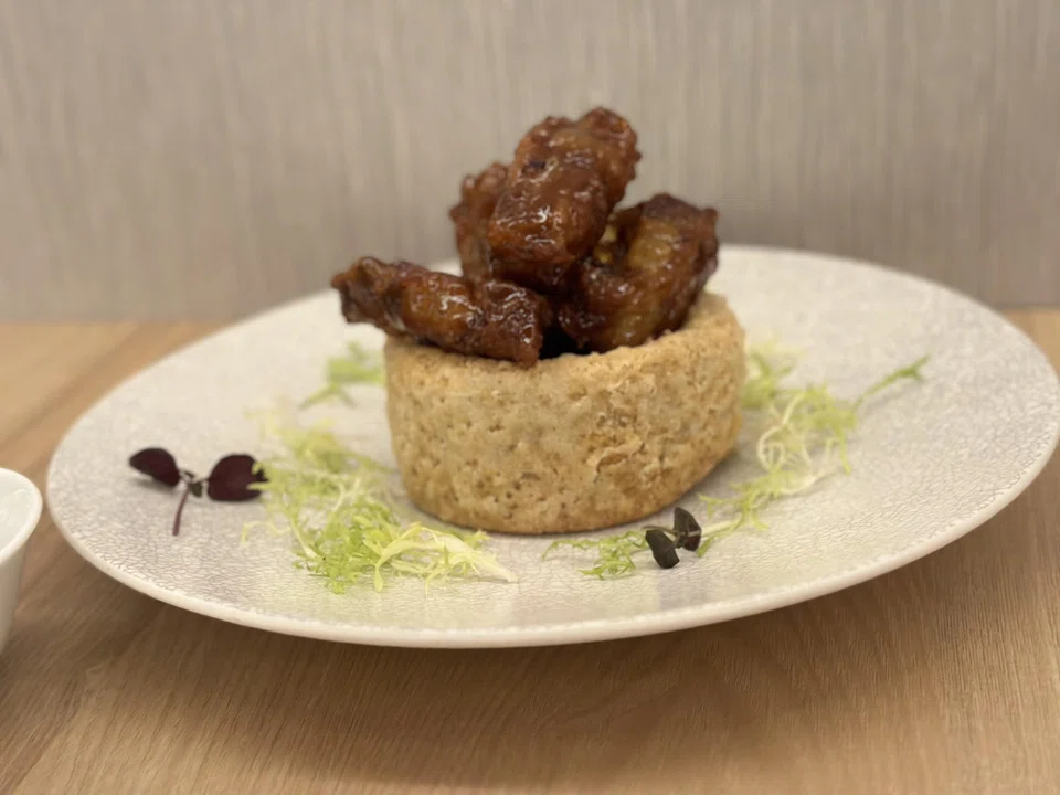 Deep-fried pork cartilage in crispy yam ring.