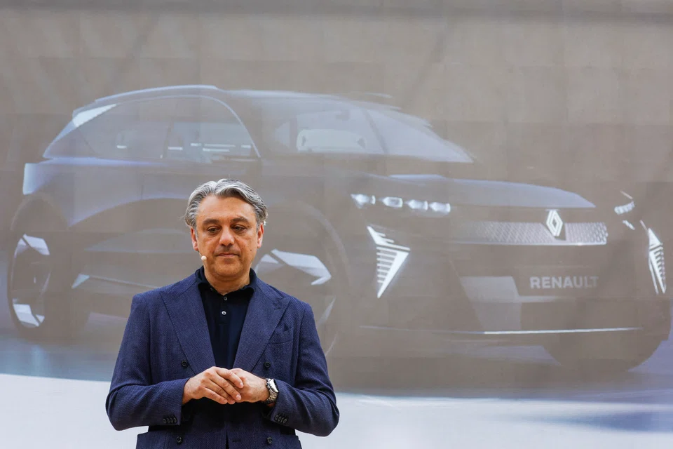 “We want to make the car an intelligent object that learns, and one that can be upgraded over the air like a mobile phone,” Renault chief executive officer Luca de Meo said in an interview.